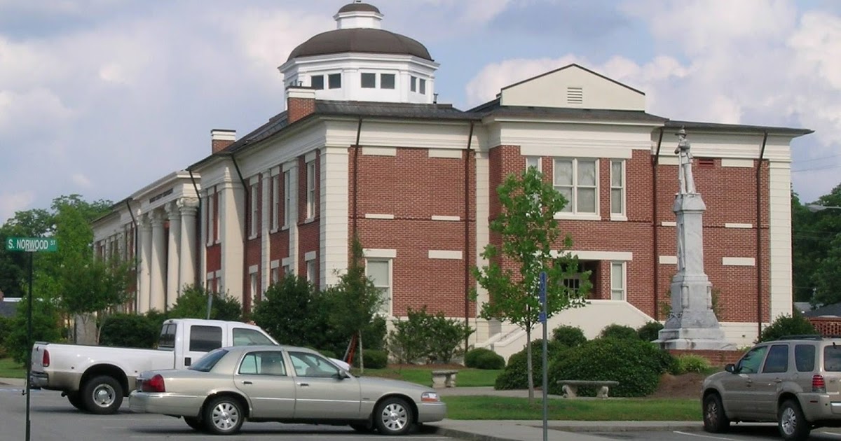 Warren County Courthouse in Warrenton