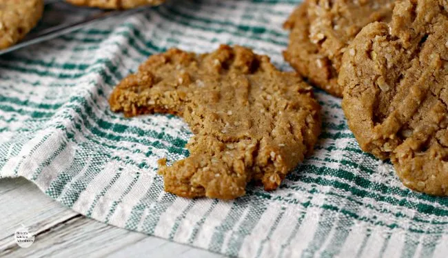 Flourless Peanut Butter Oat Cookies (Vegan, Gluten Free, Dairy Free) | by Renee's Kitchen Adventures - Great recipe for a vegan peanut butter cookie!  So yummy, you won't be able to stop with one! 