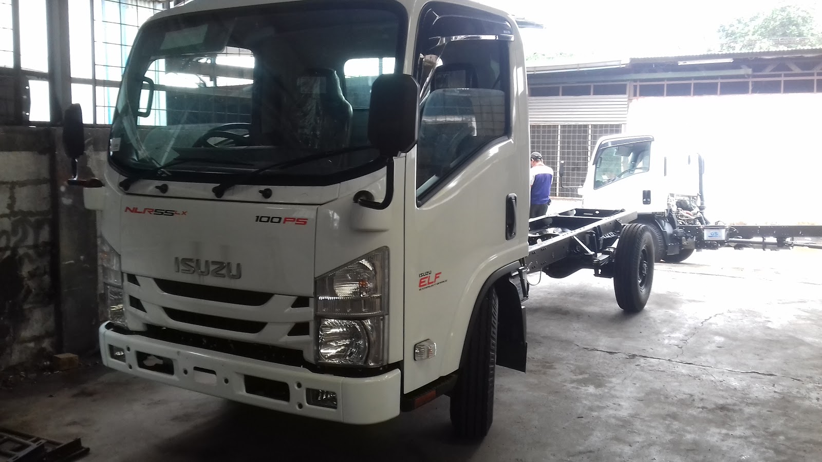 Kelebihan Harga Isuzu Elf Baru Review