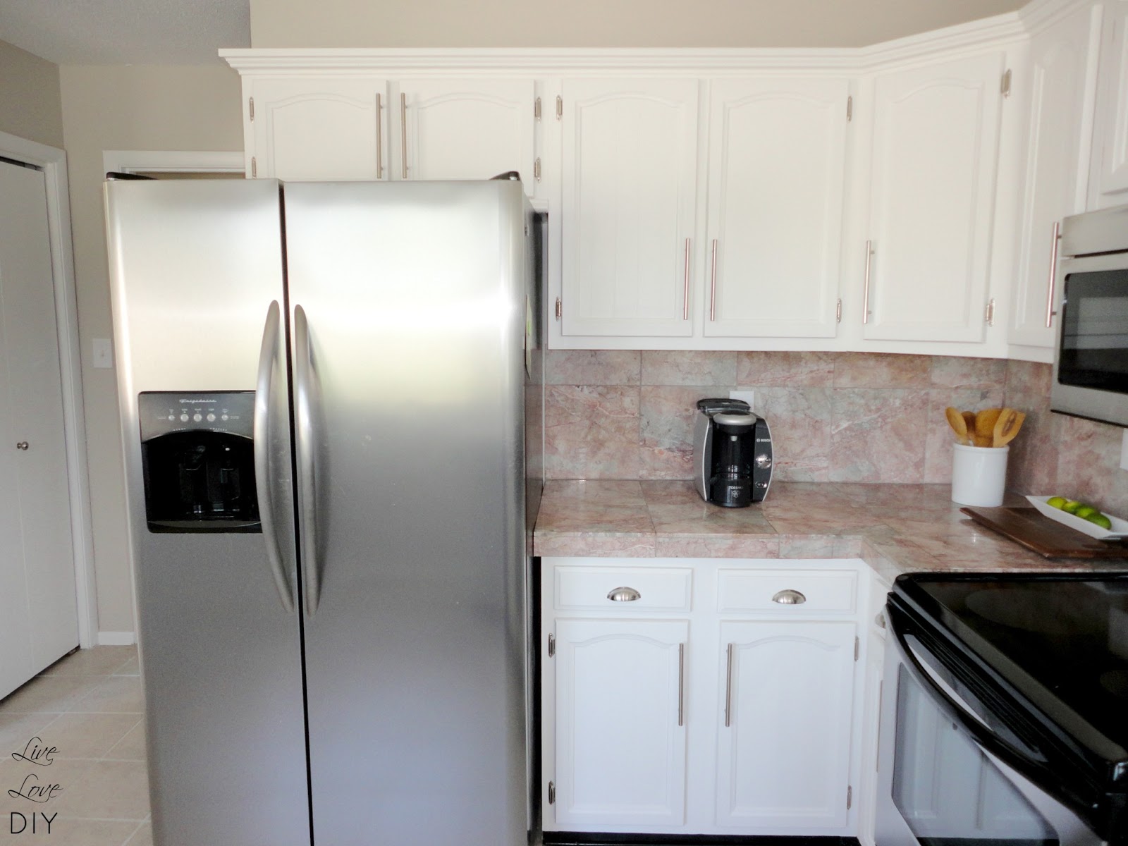 Livelovediy How To Paint Kitchen Cabinets In 10 Easy Steps 10 Steps To Paint Your Kitchen Cabinets The Easy Way An Tutorial Anyone Can