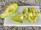 Salata cu avocado taiat feliute preparare reteta
