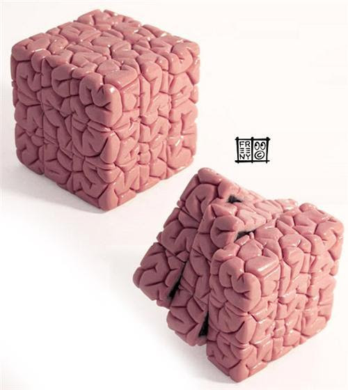 Photo : 脳みそが混乱して難しそうなルービックキューブ