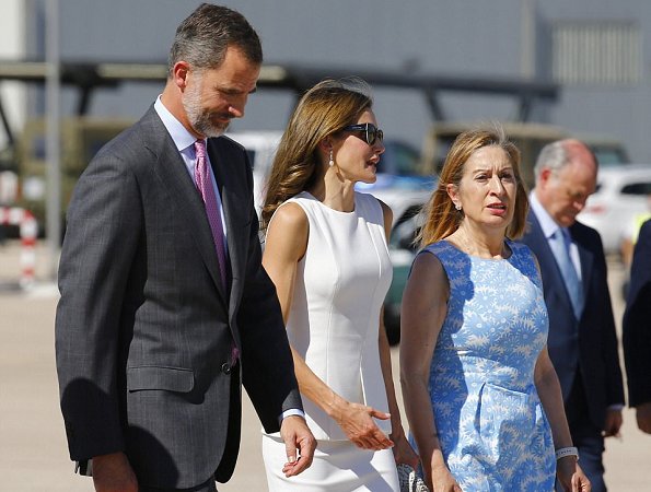 Queen Letizia wore MAGRIT snake printed pumps. Queen Letizia HUGO BOSS Sunglasses visit UK Queen Elizabeth