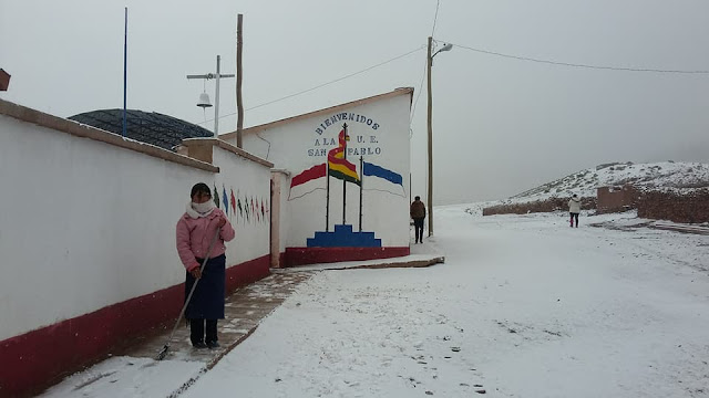 Schnee räumen auch in den Bergen Boliviens