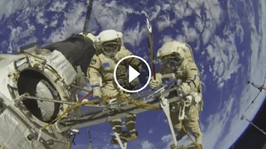 فيديو بث مباشر من الفضاء 