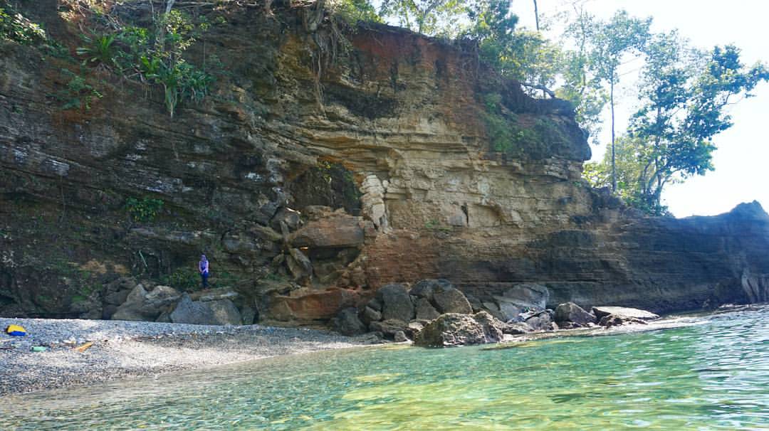 Pantai Batu Kapal Desa Liliboi Ambon Less Is More Pantai Batu Kapal Desa Liliboi Ambon Less Is More