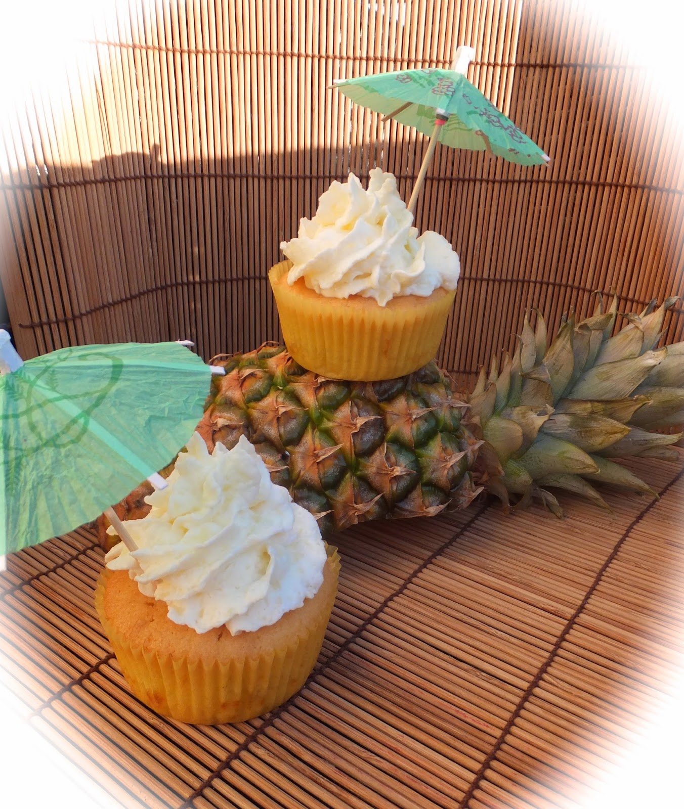 Ramona&amp;#39;s Bäckerei: {Pina Colada Cupcakes} - Ananas-Cupcakes mit Kokos ...