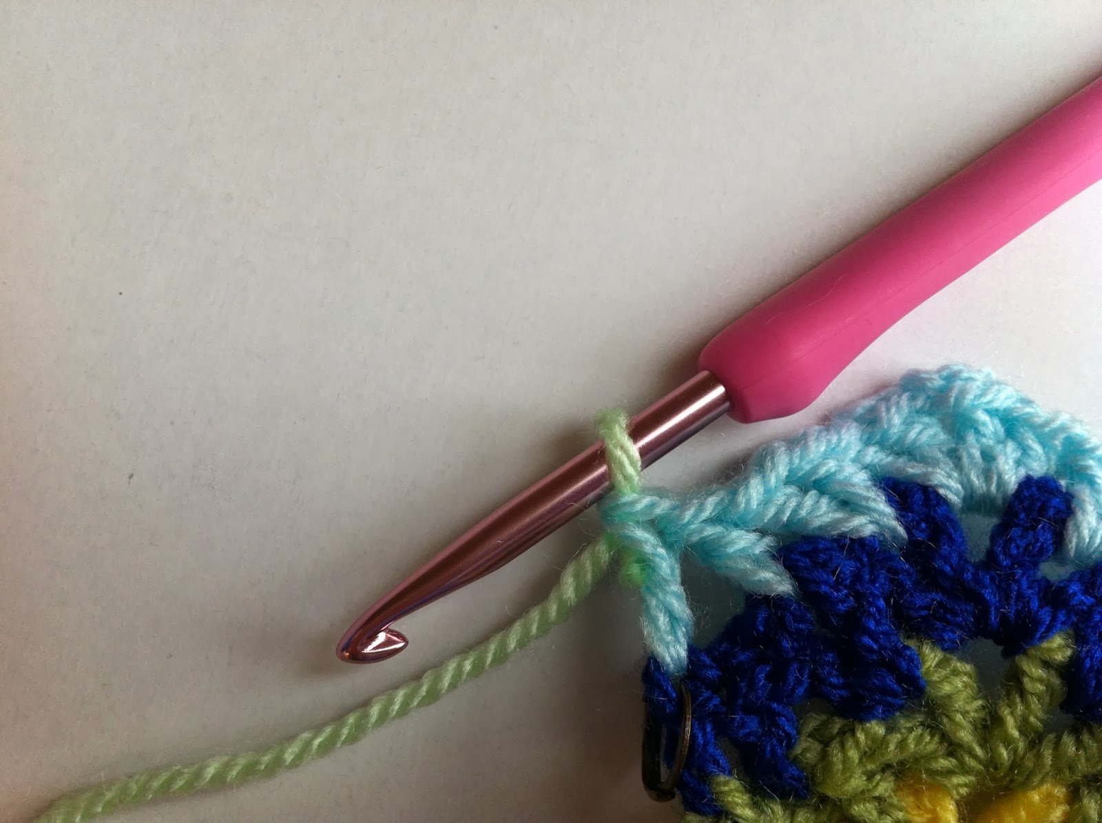 Along Came A Breeze double knot yarn join with a colour change...