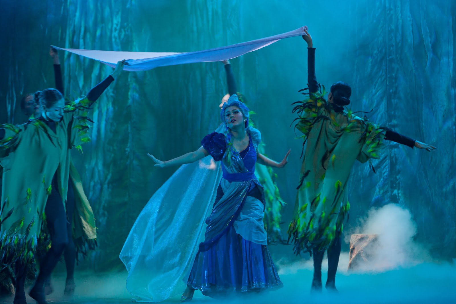 Музыка из мюзикла лорелея. Фрагменты мюзиклов. Аленький цветочек театр симферополь. Фрагмент мюзиклу. Кристин даэ мюзикл.