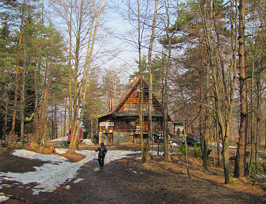 Bacówka PTTK w Bartnem (620 m n.p.m.). Bacówka PTTK w Bartnem (620 m n.p.m.).