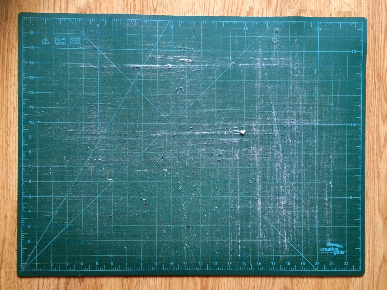 how to clean your cutting mat / CHARM ABOUT YOU