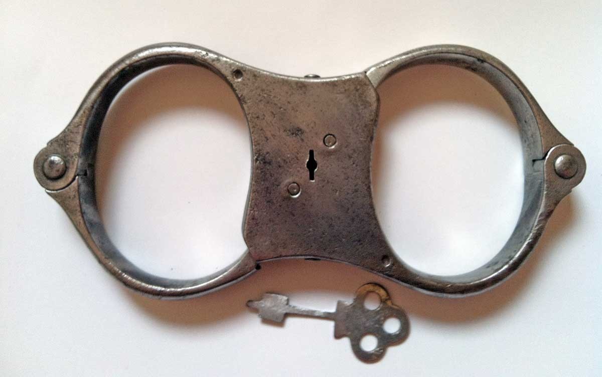 RestraintsBlog 1887 BEAN GIANT HANDCUFFS MARKED PATENT APPLIED FOR