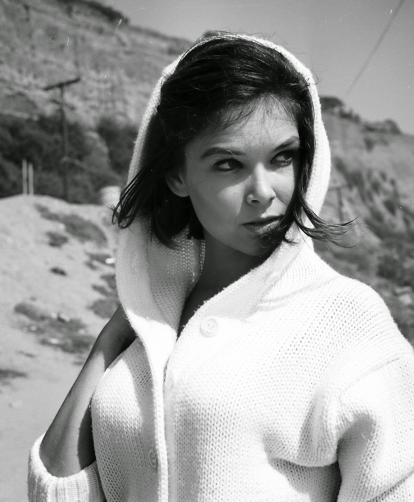Slice of Cheesecake: Yvonne Craig, pictorial