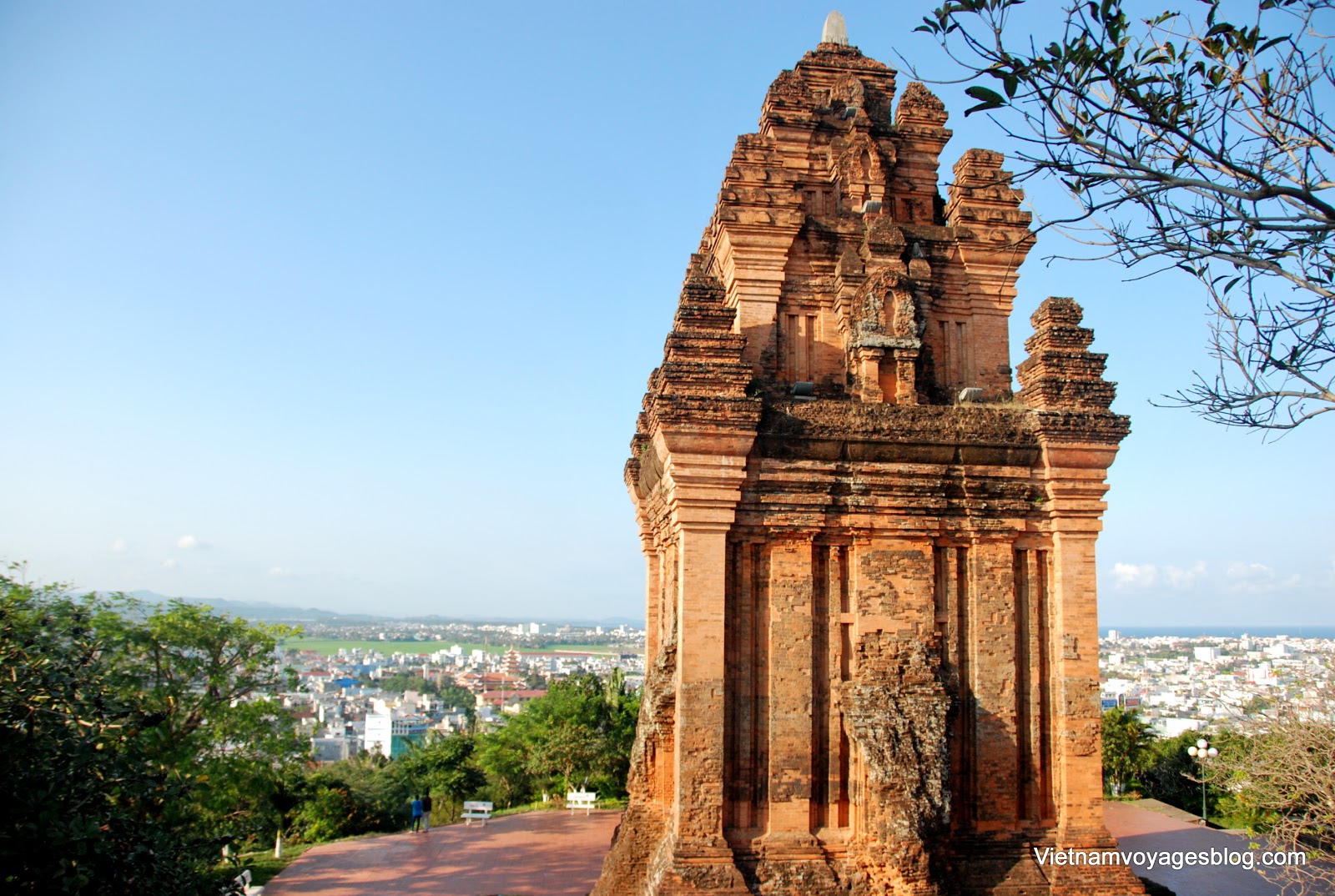 Tham quan Tháp Nhạn ở Tuy Hòa