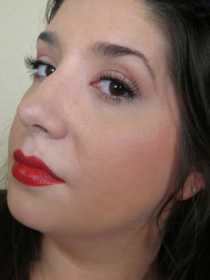 http://www.sparklemepink.com/2013/07/kiss-everezlashes-review-and-demo.html