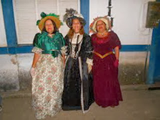 Mulheres, em trajes de época, na Serenata de Conservatória! As-Baronesas-da-Serenata.jpg
