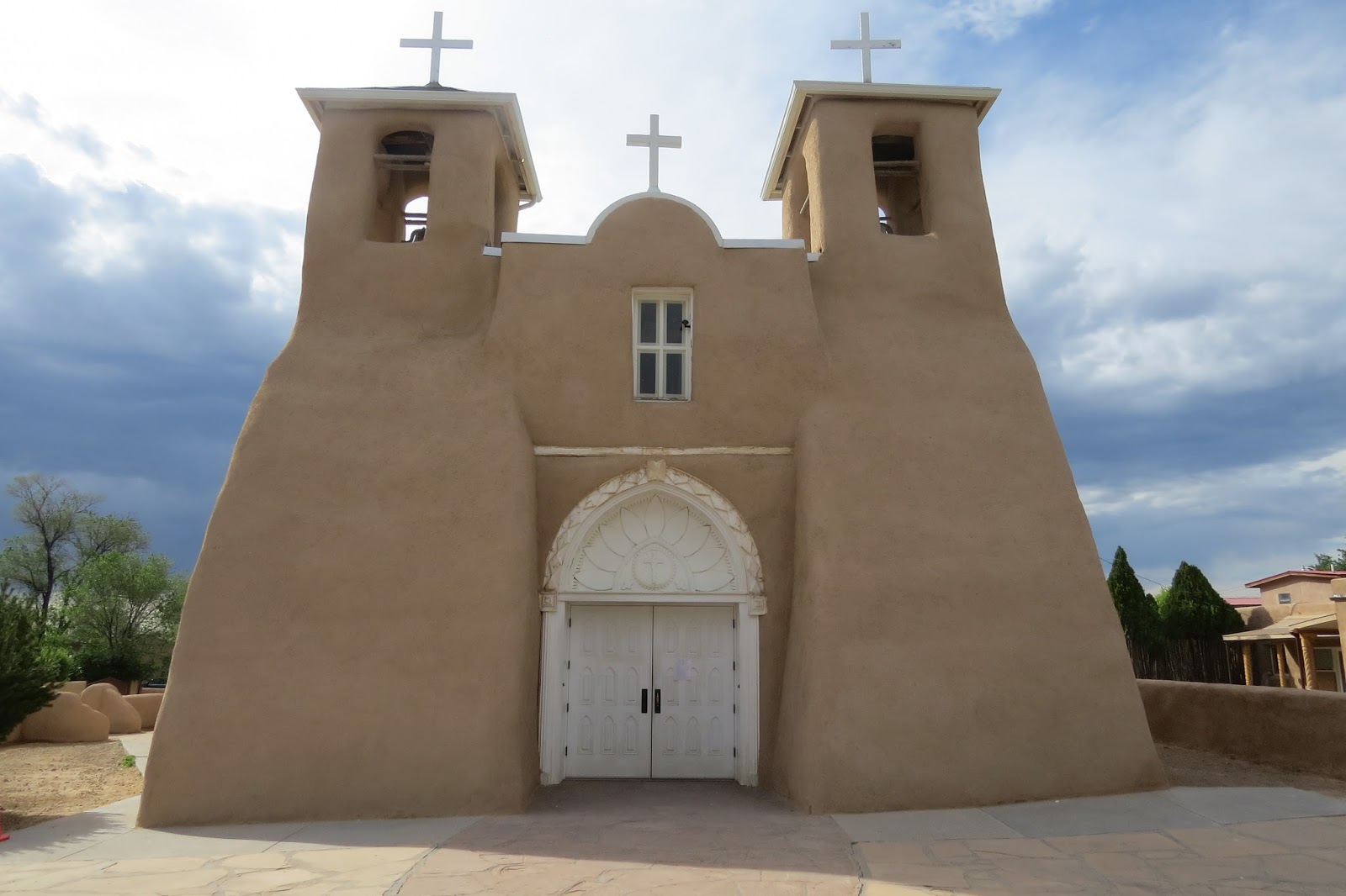 Readerbuzz Church Outside Taos