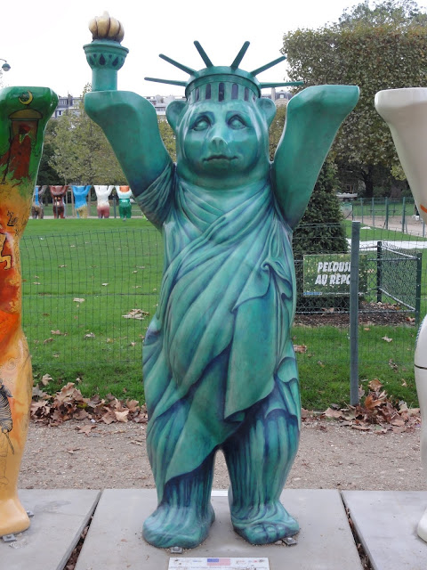 The USA buddy bear in the "Champs de Mars"