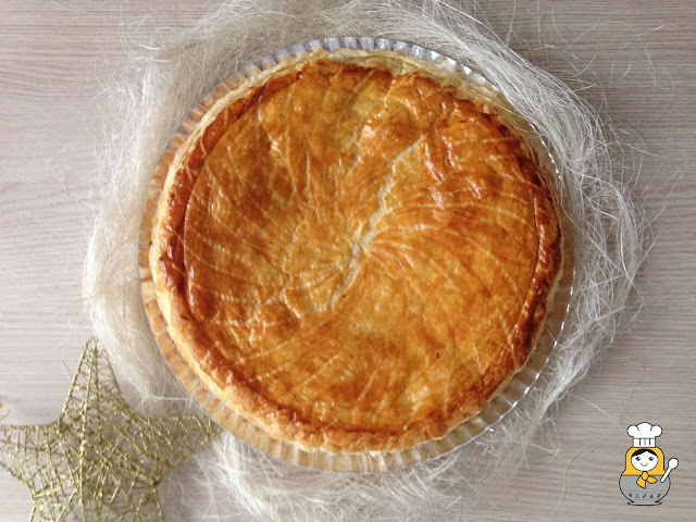 Galette des rois a la frangipane: pastel francés tradicional de Reyes