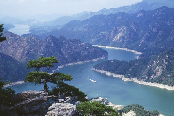 Danau di Korea Selatan Ini Patut Kamu Singgahi Saat Plesiran