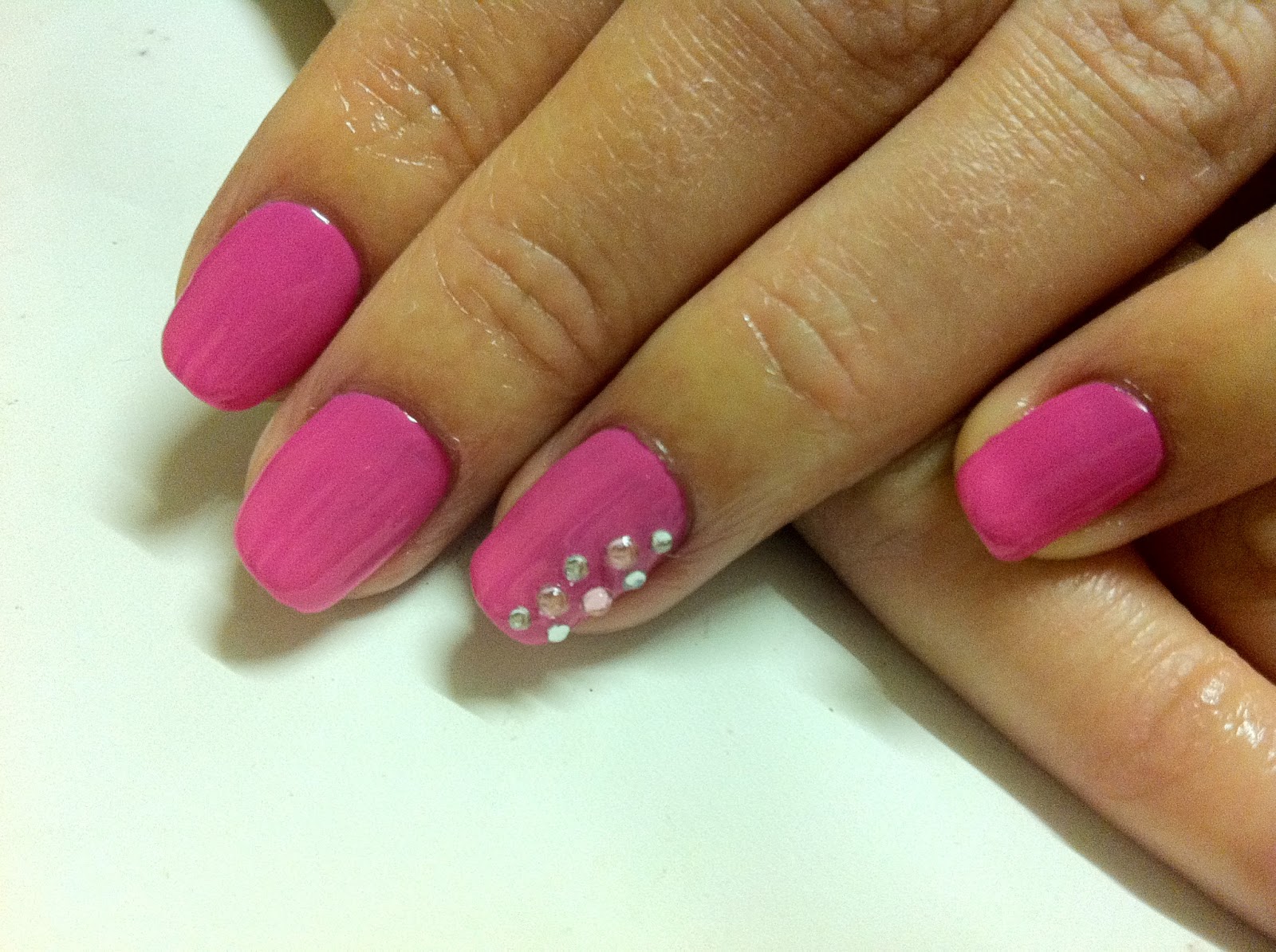 Brush up and Polish up!: CND Shellac - Hot Pop Pink and Diamantés