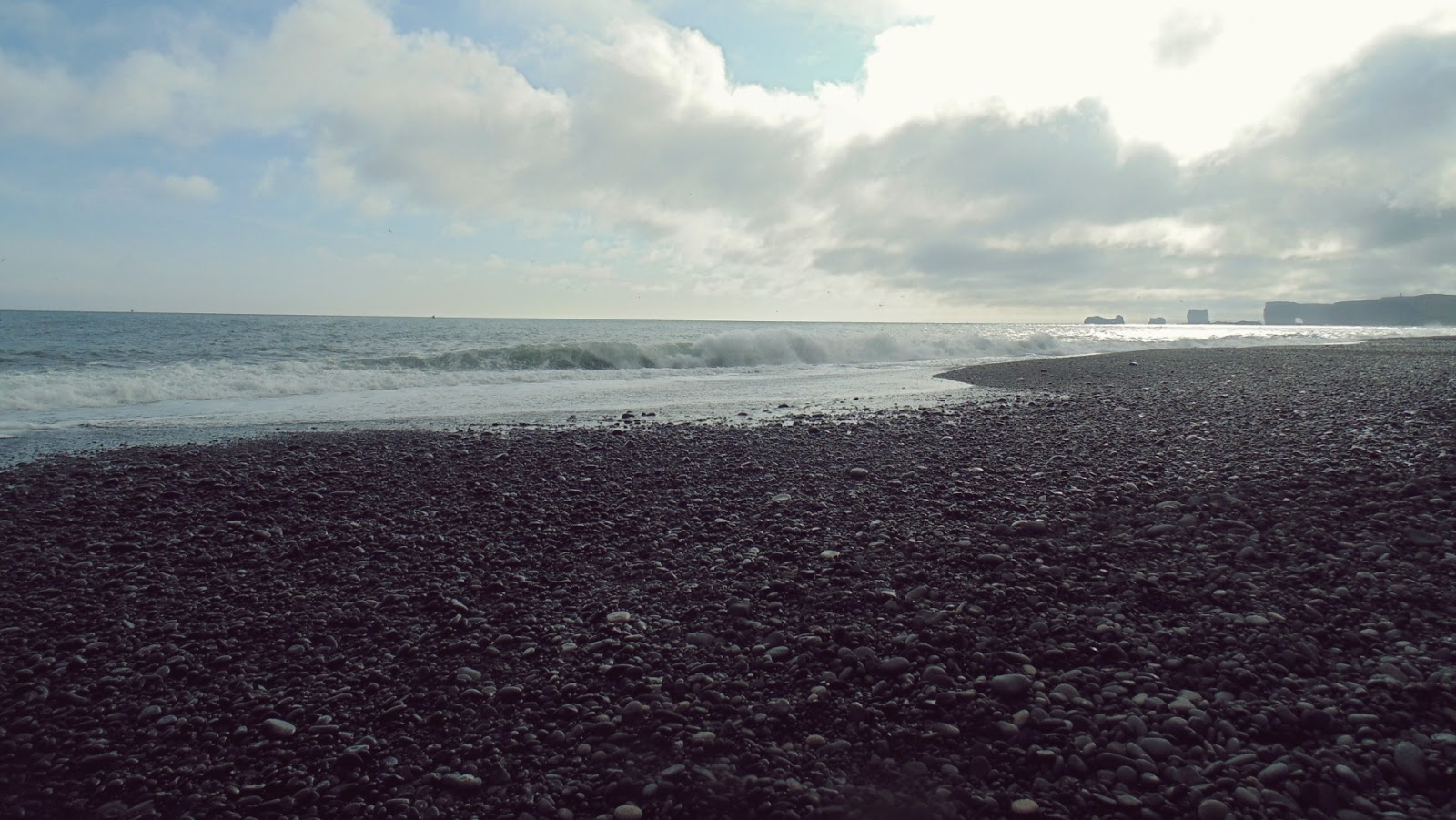Reynisfjara, czarna plaża, islandzka plaża, Islandia