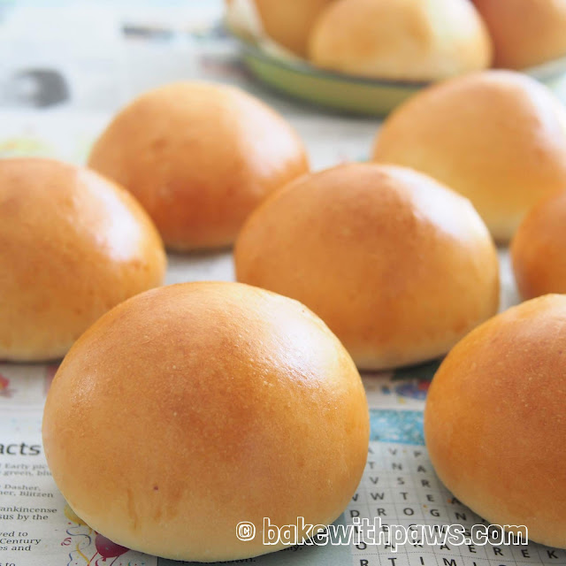 Sweet Corn Custard Buns BAKE WITH PAWS