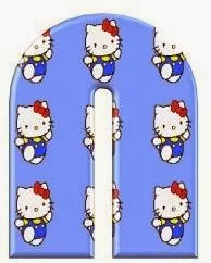 Alfabeto de Hello Kitty vestida de azul en fondo celeste N.