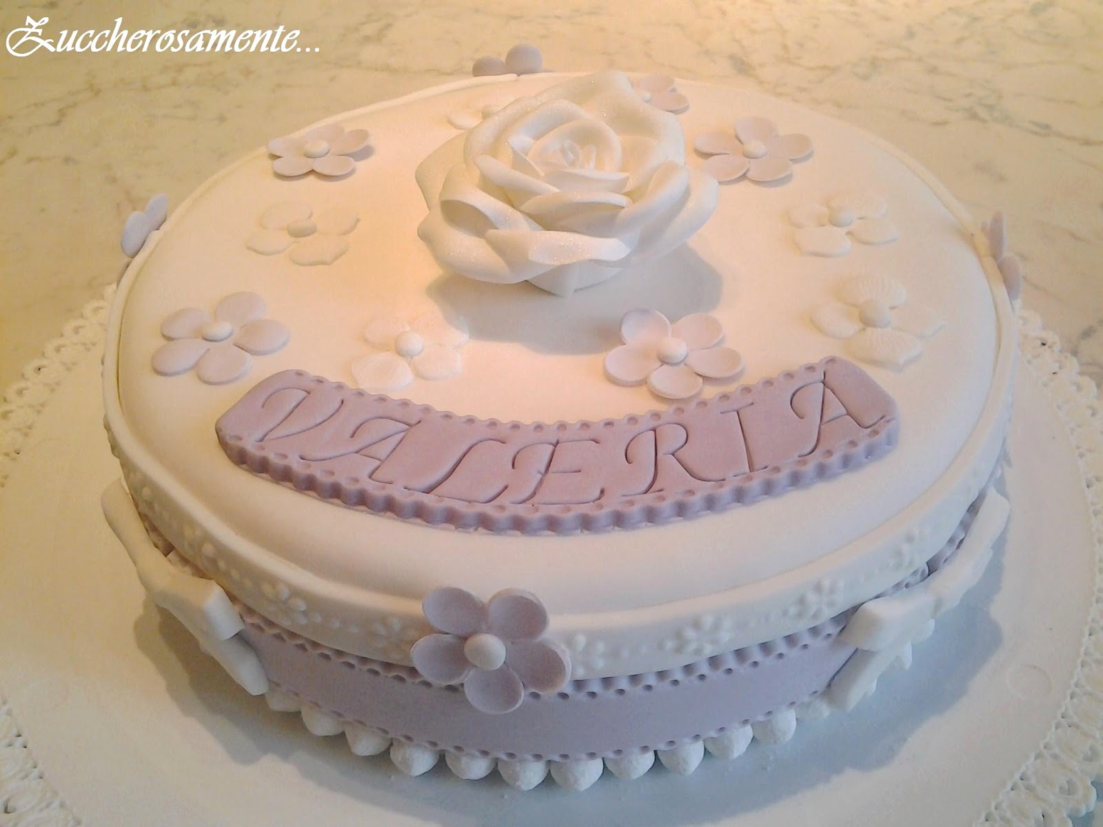 Zuccherosamente... Torta cresima lilla e bianca