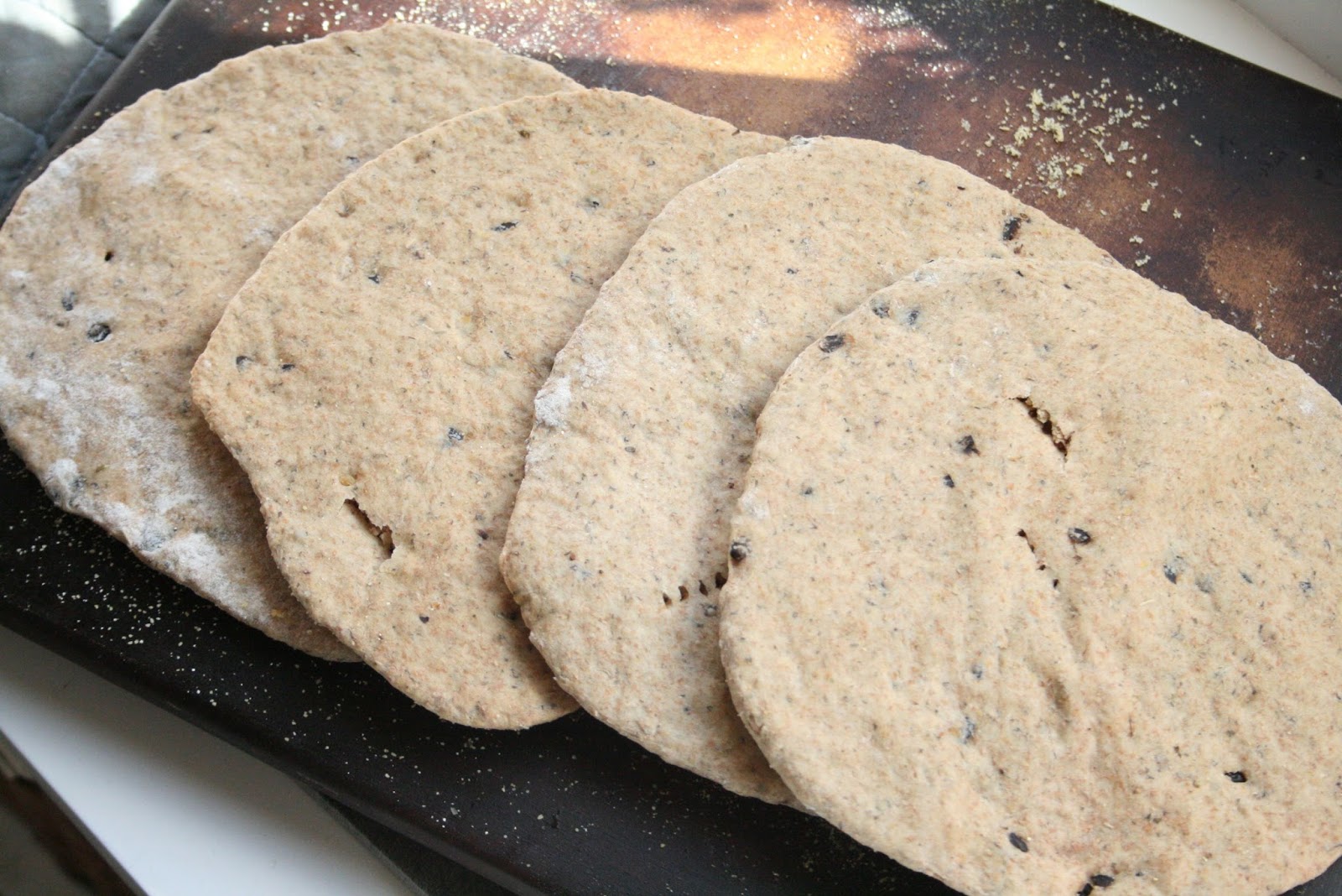 tune 'n fork: Olive, Garlic, and Wheat Rounds