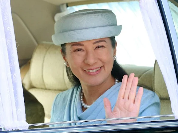 Emperor Akihito, Empress Michiko, Crown Prince Naruhito and Crown Princess Masako at the Imperial Palace in Tokyo. Style dress, diamond earrings