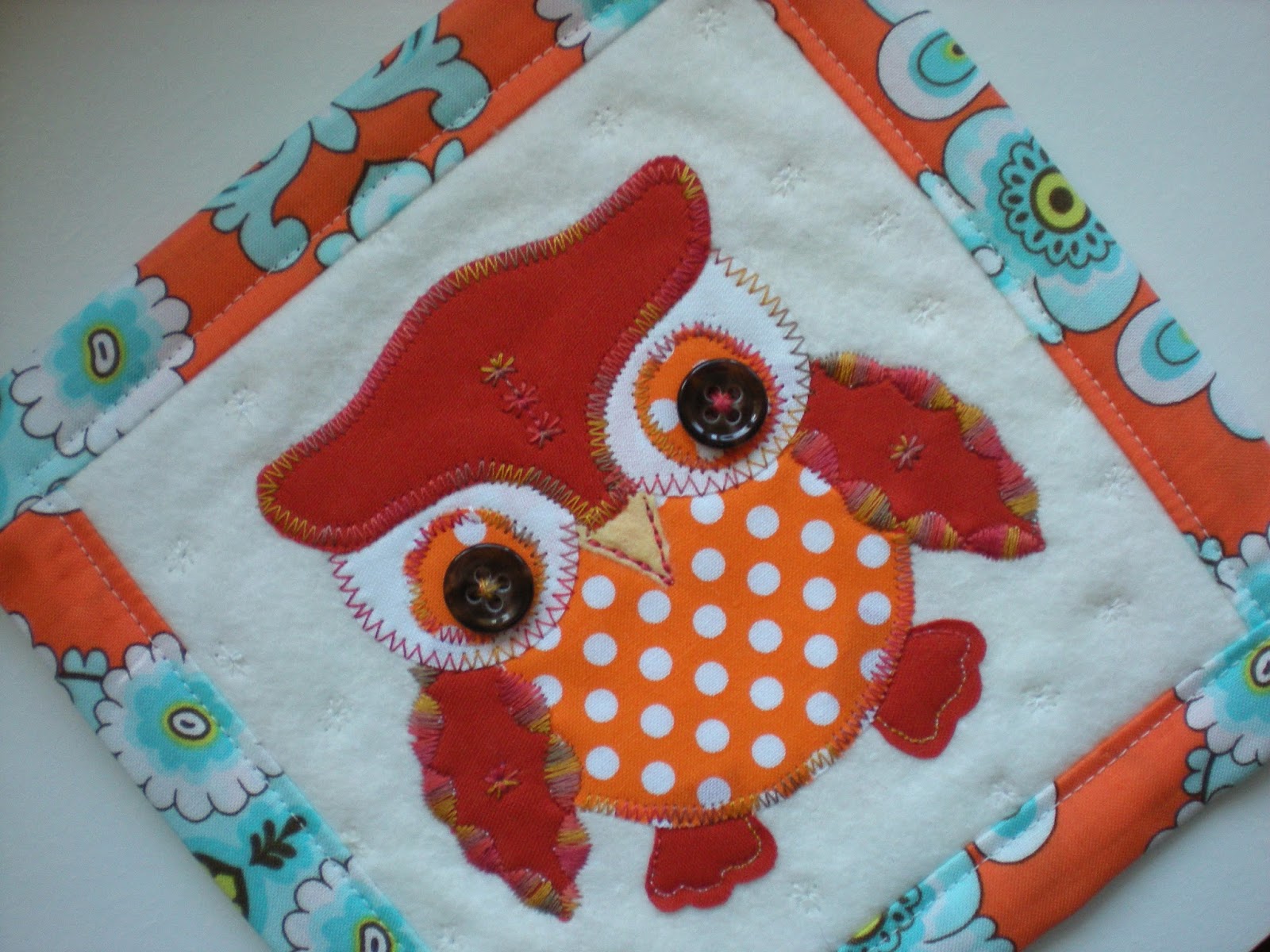 dots 'n' doodles Fabric applique art owl wall hanging