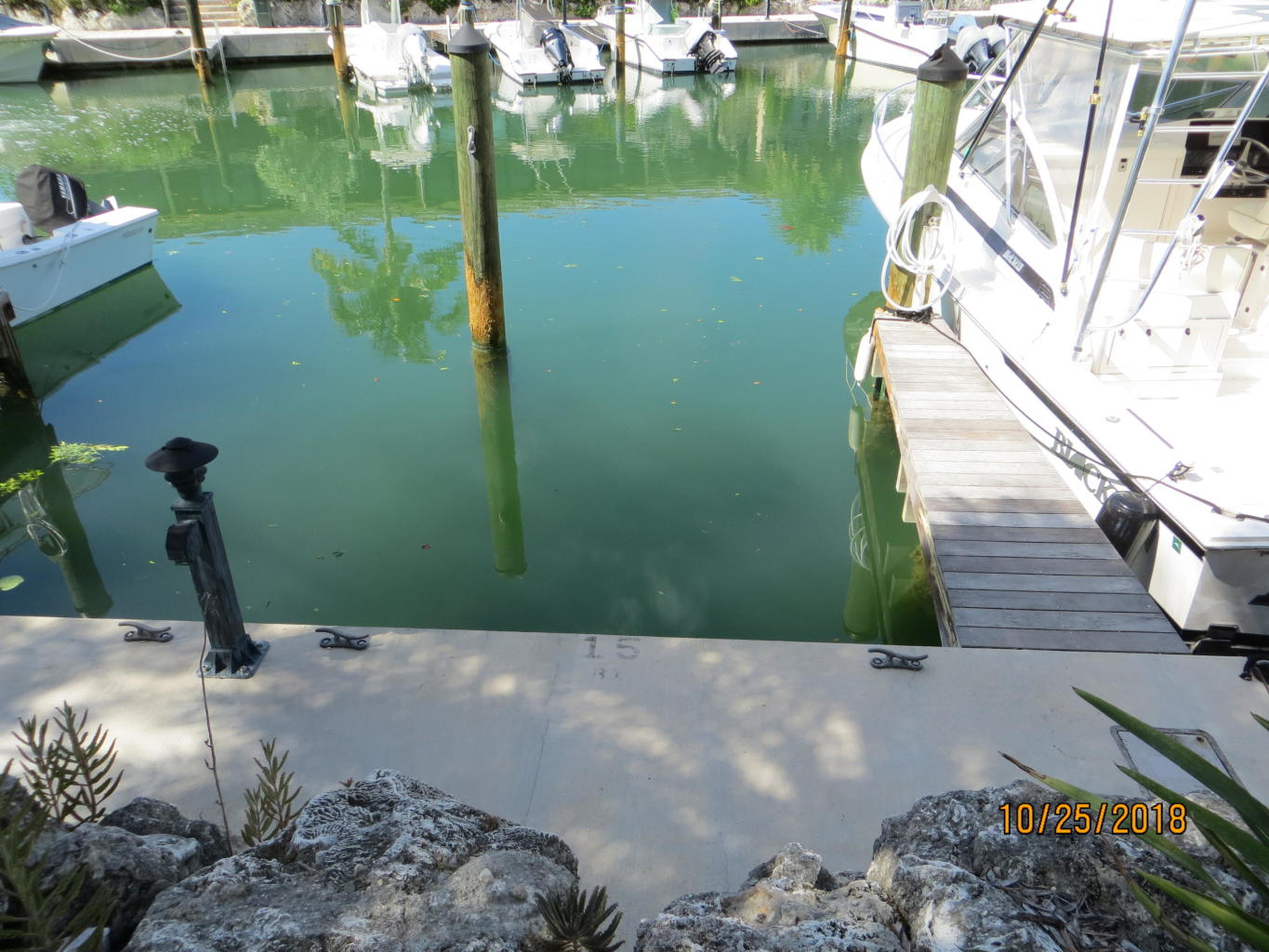 Real Estate in the Florida Keys Townhouse in Buttonwood Bay , the