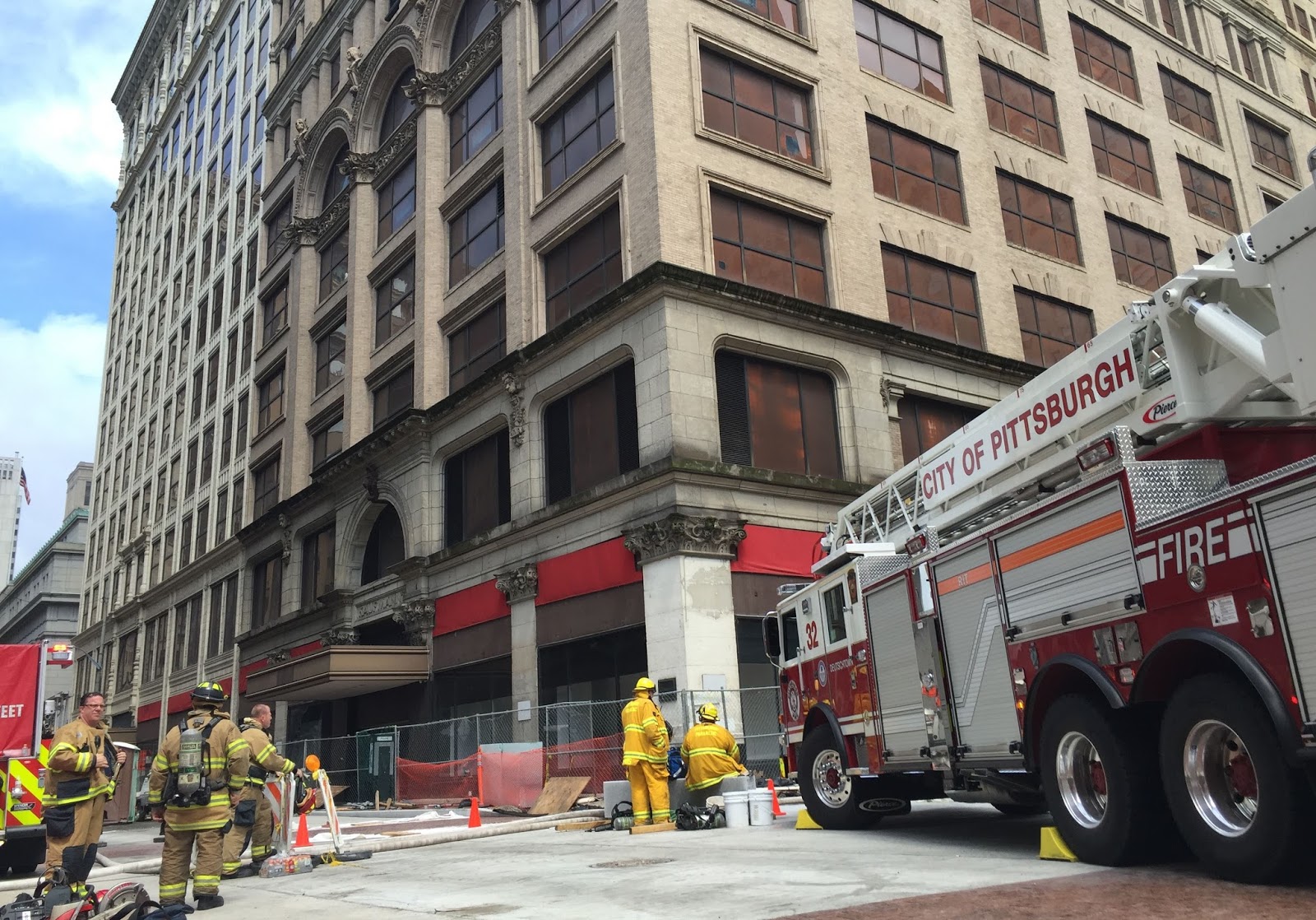 MEC&F Expert Engineers sixalarm fire at the old Macy's building