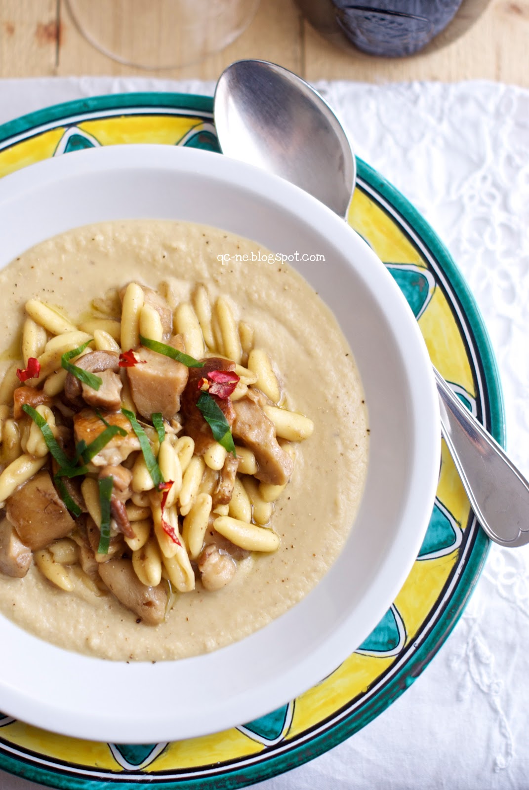 Q.C.ne Cavatelli con porcini su purea di cicerchie Cavatelli with porcini on mashed grass peas