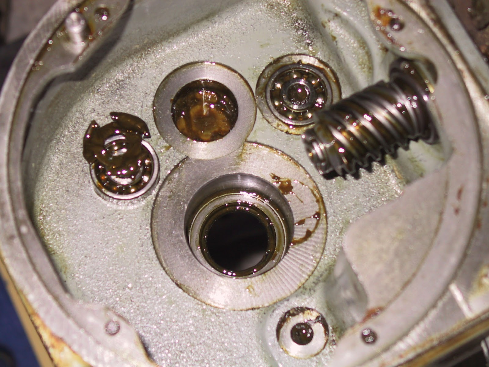 Hobart A200 Overhaul Removing Transmission Shaft and Worm Wheel Shaft