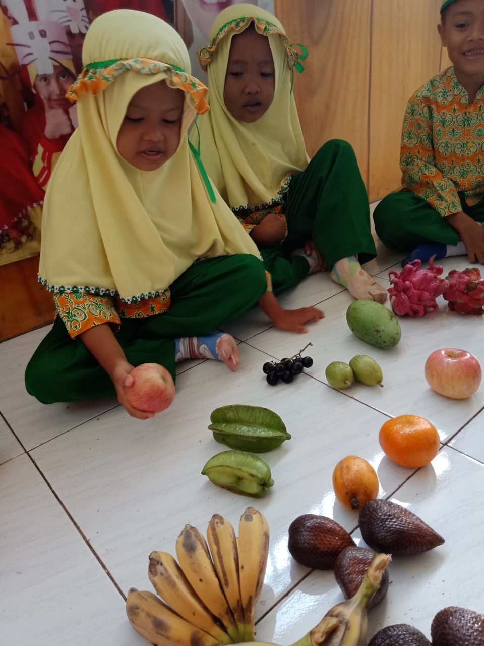 Mengenal Perbedaan Buah Buahan Yang Berkulit Kasar Dan Halus Ra Masyithoh 1 Kota Probolinggo Mengenal Perbedaan Buah Buahan Yang Berkulit Kasar Dan Halus Ra Masyithoh 1 Kota Probolinggo