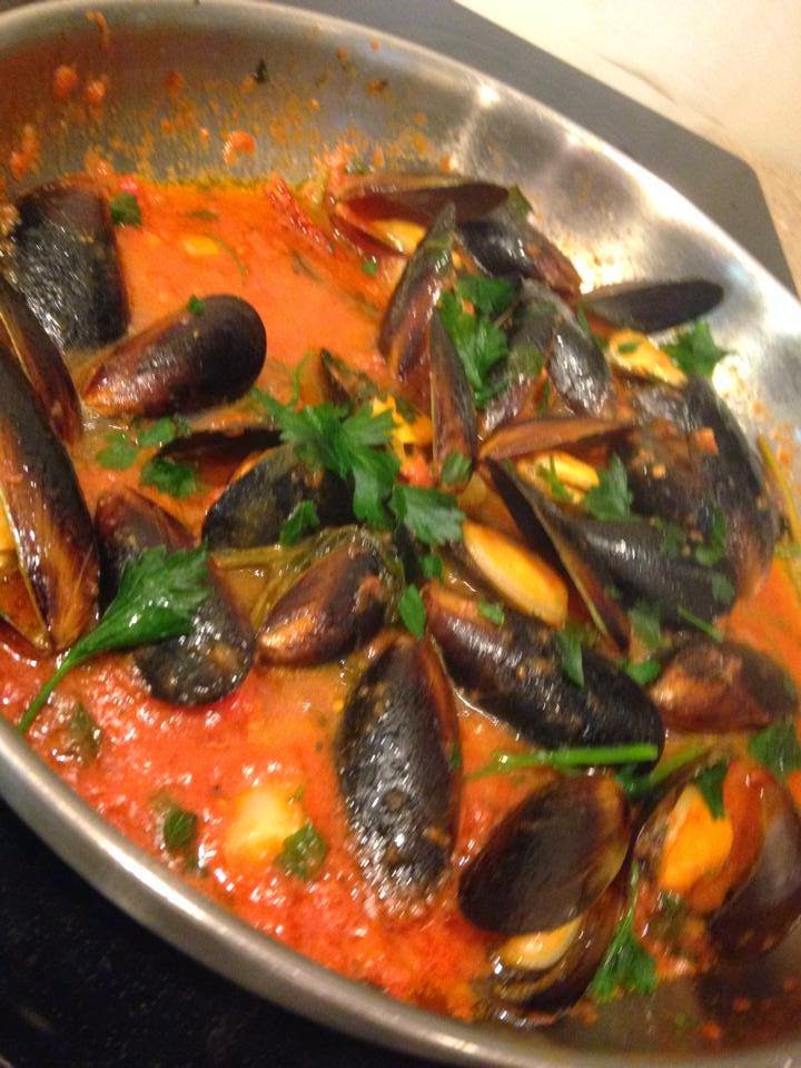 Sunday At the Pasta with Mussels (Red Sauce)