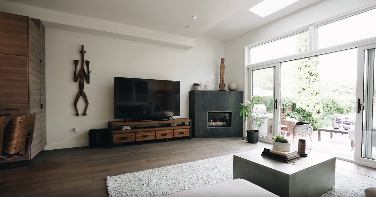 16 Photos vs. 257 Humbercrest Blvd, Toronto, Ontario - High End Home & Interior Design Video Tour 16 Photos vs. 257 Humbercrest Blvd, Toronto, Ontario - High End Home & Interior Design Video Tour