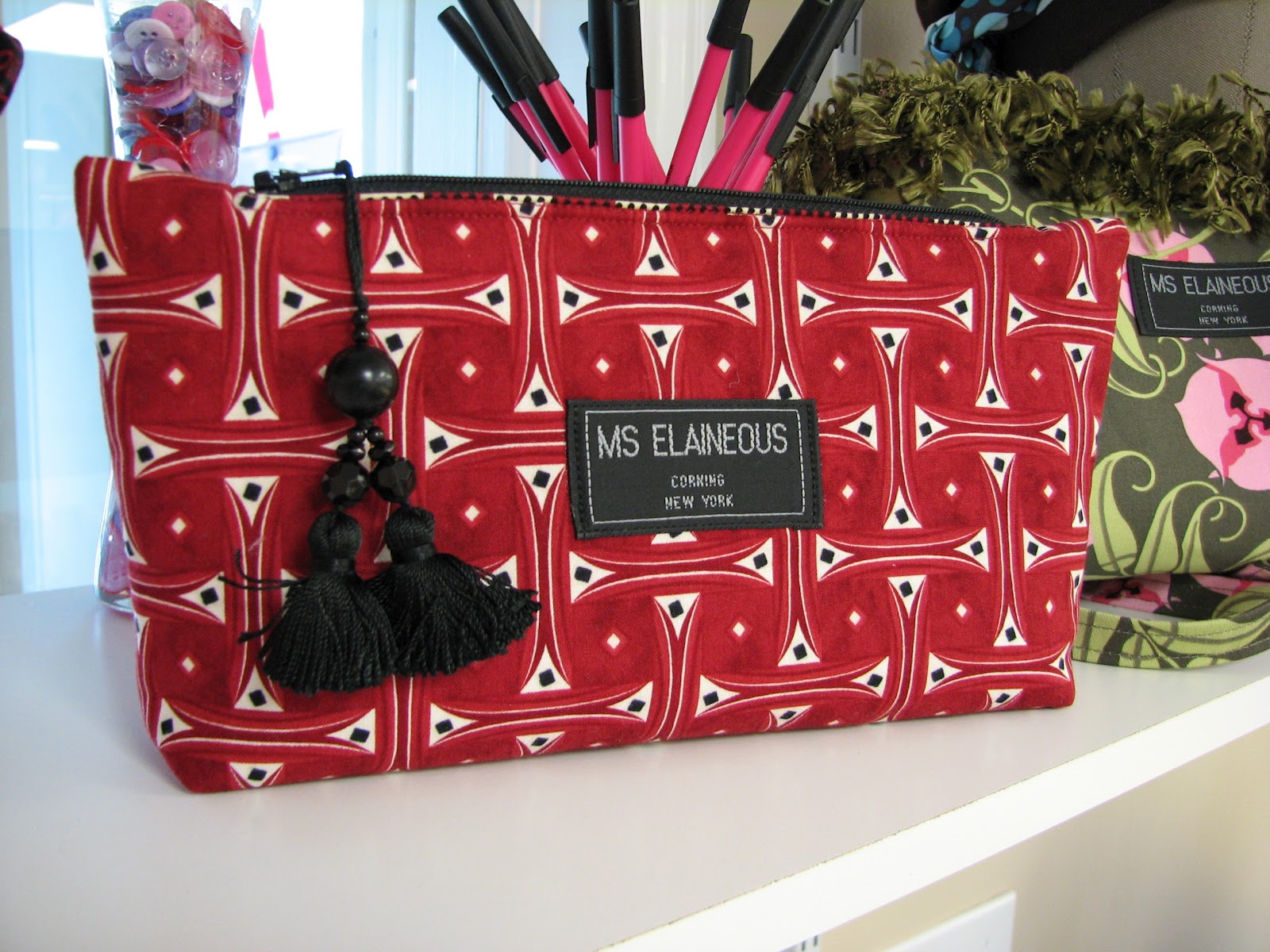 Ms. Elaineous Teaches Sewing: Zippers 101: Cosmetic Bags!
