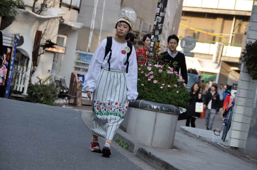 MITYP: on the street .. Harajuku - What is Upset Milk Club? / 大きなスウェットに