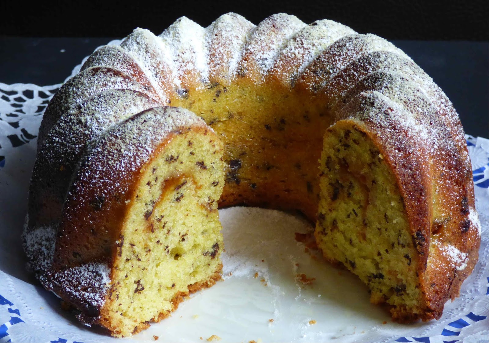 kaisergugelhupf mit marillenmarmelade