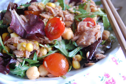 LOW CALORIE TUNA & CHICKPEA SALAD WITH JAPANESE DRESSING
