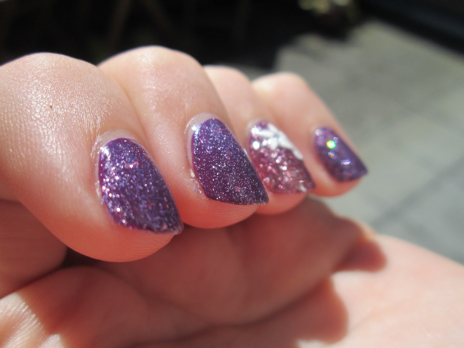 PiggieLuv: Purple glitter with pink accent nail