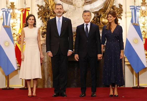 Queen Letizia wore a new midi dress by Pedro del Hierro. President Mauricio Macri and First Lady Juliana Awada