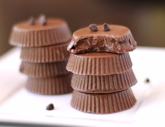 Like Reese's Peanut Butter Cups? Then you'll LOVE these healthy, yet deliciously addictive, Nutella Chocolate Candy Cups filled with Nutella instead of peanut butter! You better make extra, because these will disappear before you know it.