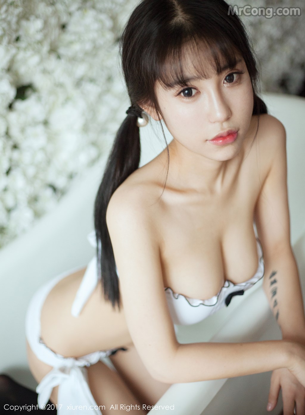 XIUREN No. 718: Model Luo Li You You Jiang (萝莉 悠悠 酱) (48 photos)