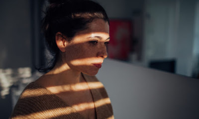 Άτυπη κατάθλιψη: Πώς να αναγνωρίσετε εγκαίρως τα συμπτώματα  