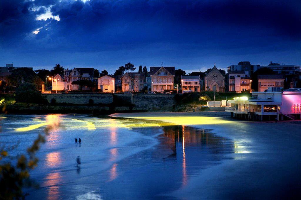 LE VOYAGE DE FRANCE, DRESSÉ POUR LA COMMODITÉ DES FRANÇAIS ET ÉTRANGERS -  Pontaillac+Beach,+Royan,+France