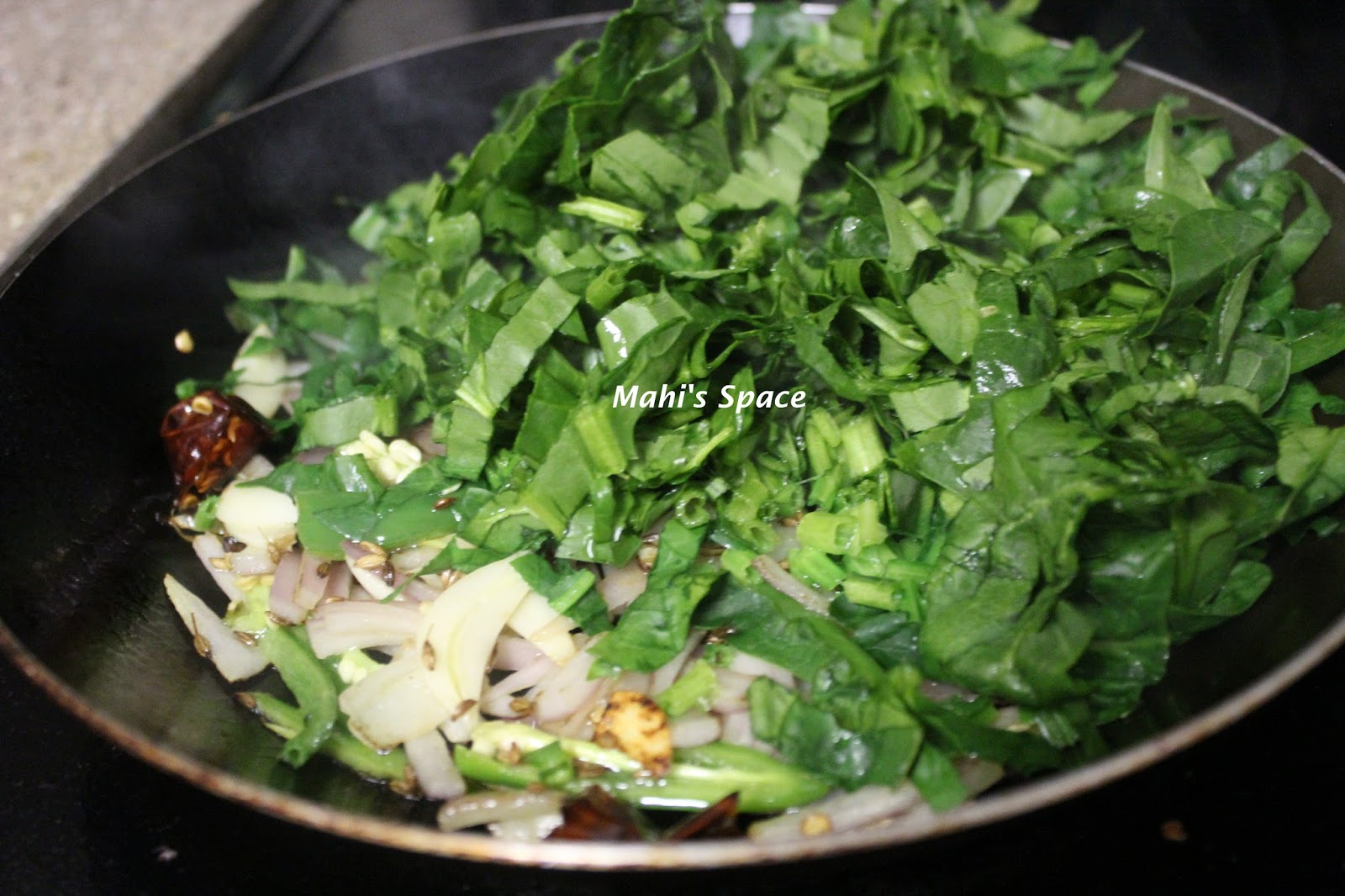 Spinach & Egg Stirfry / ஸ்பினாச்முட்டை பொரியல் Mahi's Kitchen